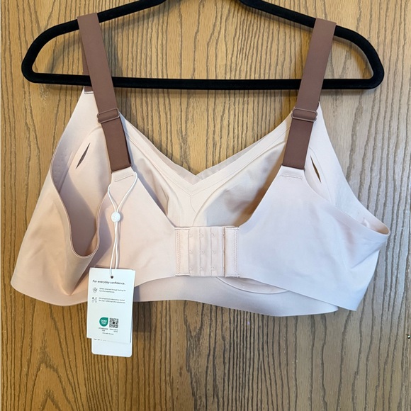 Comfy Wireless Bra in Cream - Picture 2 of 3